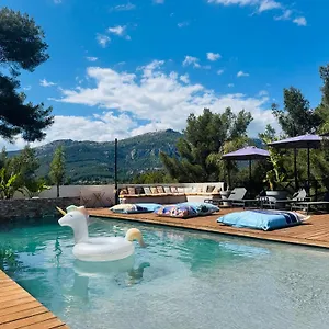 Holistika : / Pool / Air Conditioning/ Mont Faron Gasthuis